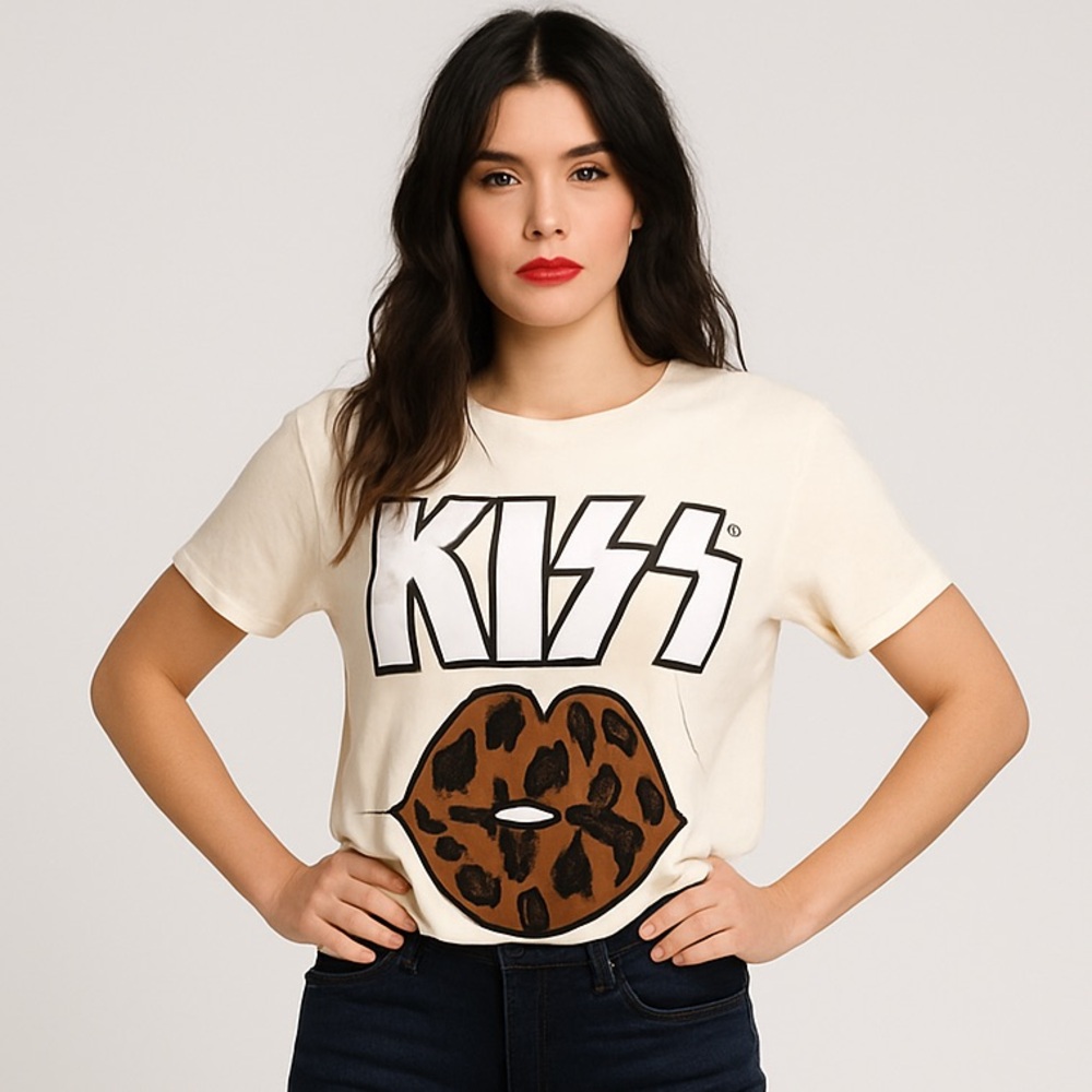 Licensed KISS Graphic T-Shirt — Cream With Leopard Lips (L/XL Oversized) NWT!
